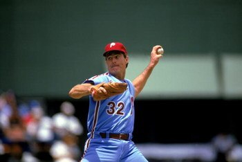 SAN DIEGO - 1986:  Steve Carlton #32 of the Philadelphia Phillies pitches during the 1986 season MLB game against the San Diego Padres at Jack Murphy Stadium in San Diego, California.  (Photo by Stephen Dunn/Getty Images) 