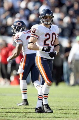 OAKLAND, CA - NOVEMBER 11: Adam Archuleta #20 of the Chicago Bears looks on against the Oakland Raiders during an NFL game on November 11, 2007 at McAfee Coliseum in Oakland, California. (Photo by Jed Jacobsohn/Getty Images)