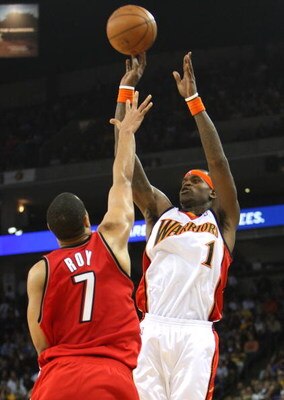OAKLAND, CA - NOVEMBER 18:  Stephen Jackson #1 of the Golden State Warriors shoots over Brandon Roy #7 of the Portland Trail Blazers during an NBA game on November 18, 2008 at Oracle Arena in Oakland, California. NOTE TO USER: User expressly acknowledges 