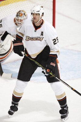 CALGARY, CANADA - FEBRUARY 7: Chris Pronger #25 of the Anaheim Ducks skates against the Calgary Flames on February 7, 2009 at Pengrowth Saddledome in Calgary, Alberta, Canada. (Photo by Dale MacMillan/Getty Images)