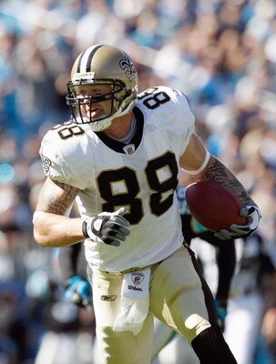 CHARLOTTE, NC - OCTOBER 19:  Jeremey Shockey #88 of the New Orleans Saints carries the ball during the game against the Carolina Panthers at Bank of America Stadium on October 19, 2008 in Charlotte, North Carolina.  (Photo by Kevin C. Cox/Getty Images)