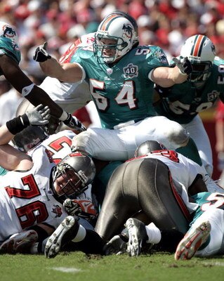 TAMPA, FL - OCTOBER 16:  Linebacker Zach Thomas #54 of the Miami Dolphins winds up on a pile of Tampa Bay Buccaneers defense on October 16, 2005 at Raymond James Stadium in Tampa, Florida.  (Photo by Eliot J. Schechter/Getty Images)