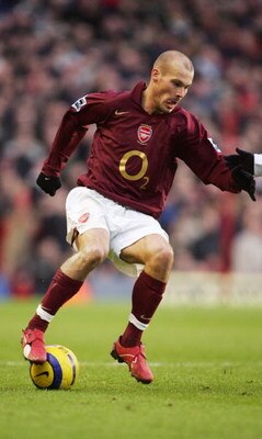 LONDON - FEBRUARY 11:  Freddie Ljunberg of Arsenal during the Barclays Premiership match between Arsenal and Bolton Wanderers at Highbury on February 11, 2006 in London, England. (Photo by Mike Hewitt/Getty Images)
