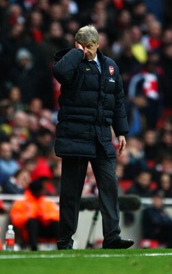 LONDON - FEBRUARY 28: Manager of Arsenal Arsene Wenger looks frustrated during the Barclays Premier League match between Arsenal and Fulham at Emirates Stadium on February 28, 2009 in London, England.  (Photo by Clive Rose/Getty Images)