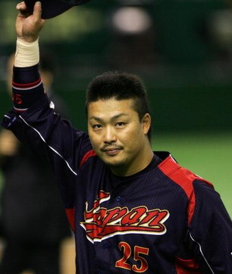 TOKYO - MARCH 07:  Infielder Shuichi Murata #25 of Japan waves to the fans after the World Baseball Classic Tokyo Round match  between Japan and South Korea at Tokyo Dome on March 7, 2009 in Tokyo, Japan. Japan won by 14-2 and qualified for the second rou
