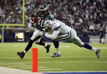 DALLAS - DECEMBER 16:  Brian Westbrook #36 of the Philadelphia Eagles gets pushed out of bounds short of the endzone by safety Roy Williams #31 of the Dallas Cowboys at Texas Stadium December 16, 2007 in Dallas, Texas.  The Eagles won 10-6.  (Photo by Bri