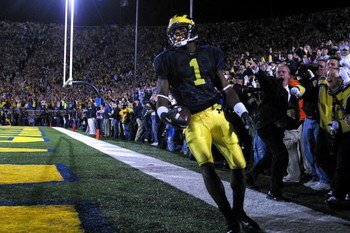 ANN ARBOR, MI - OCTOBER 30:  Wide receiver Braylon Edwards #1 of the Michigan Wolverines catches a touchdown pass in the third overtime period against the Michigan State Spartans at Michigan Stadium on October 30, 2004, in Ann Arbor, Michigan. Michigan wo