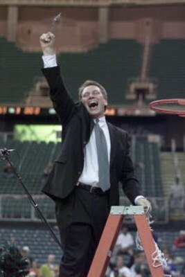 25 Mar 2001: Michigan State head coach Tom Izzo waves to fans after cutting down a net following his team's 69-62 victory over Temple during their NCAA South Region Final game at the Georgia Dome in Atlanta, Georgia.  <DIGITAL IMAGE> Mandatory Credit: And