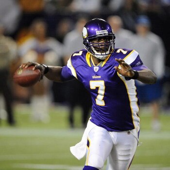 MINNEAPOLIS - DECEMBER 21:  Tarvaris Jackson #7 of the Minnesota Vikings passes the ball during an NFL game against the Atlanta Falcons at the Hubert H. Humphrey Metrodome, on December 21, 2008 in Minneapolis, Minnesota.  (Photo by Tom Dahlin/Getty Images