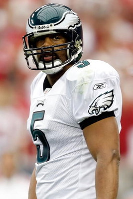 GLENDALE, AZ - JANUARY 18: Quarterback Donovan McNabb #5 of the Philadelphia Eagles looks on during the NFC championship game against the Arizona Cardinals on January 18, 2009 at University of Phoenix Stadium in Glendale, Arizona. (Photo by Jamie Squire