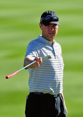MARANA, AZ - FEBRUARY 25:  Davis Love III walks across the second green during the first round of the Accenture Match Play Championship at the Ritz-Carlton Golf Club at Dove Mountain on February 25, 2009 in Marana, Arizona.  (Photo by Stuart Franklin/Gett