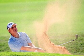 HONOLULU - JANUARY 18:  David Toms watches his shot from a bunker during the final round of the Sony Open at Waialae Country Club on January 18, 2009 in Honolulu, Hawaii.  (Photo by Sam Greenwood/Getty Images)