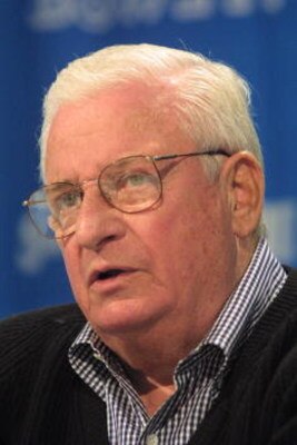 25 Jan 2001:  Owner Art Modell of the Baltimore Ravens speaks during the Ravens press conference at the Hyatt Regency Hotel in Tampa, Florida.  DIGITAL IMAGE. Mandatory Credit: Andy Lyons/ALLSPORT