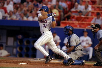 31 Jul 1998:  Catcher Mike Piazza #31 of the New York Mets in action during a game against the Los Angeles Dodgers at Shea Stadium in Flushing, New York. The Dodgers defeated the Mets 4-3. Mandatory Credit: David Seelig  /Allsport