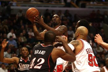CHICAGO - DECEMBER 02:  Ben Gordon #7 of the Chicago Bulls drives for a shot attempt against Elton Brand #42 of the Philadelphia 76ers at the United Center on December 2, 2008 in Chicago, Illinois.  NOTE TO USER: User expressly acknowledges and agrees tha