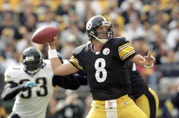 PITTSBURGH - OCTOBER 16: Tommy Maddox #8 of the Pittsburgh Steelers passes against the Jacksonville Jaguars on October 16, 2005 at Heinz Field in Pittsburgh, Pennsylvania. (Photo by Nick Laham/Getty Images) 