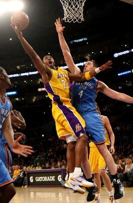 LOS ANGELES, CA - FEBRUARY 10:  Kobe Bryant #24 of the Los Angeles Lakers shoots over Nick Collison #4 of the Oklahoma City Thunder on February 10, 2009 at Staples Center in Los Angeles, California.   NOTE TO USER: User expressly acknowledges and agrees t