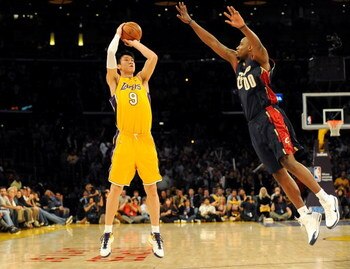LOS ANGELES, CA - JANUARY 19:  Sun Yue #9 of the Los Angeles Lakers shoots a jumper against Darnell Jackson #00 of the Cleveland Cavaliers during the forth quarter at Staples Center on January 19, 2009 in Los Angeles, California.  The Lakers defeated the 