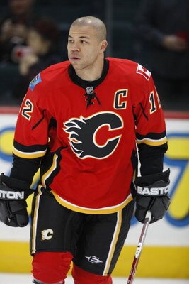 CALGARY, CANADA - FEBRUARY 5: Jarome Iginla #12 of the Calgary Flames skates against the Chicago Blackhawks on February 5, 2009 at Pengrowth Saddledome in Calgary, Alberta, Canada. (Photo by Dale MacMillan/Getty Images)