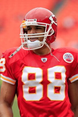 KANSAS CITY, MO - SEPTEMBER 14:  Tony Gonazalez #88 of the Kansas City Chiefs looks on prior to their NFL game against the Oakland Raiders at Arrowhead Stadium on September 14, 2008 in Kansas City, Missouri. The Raiders defeated the Chiefs 23-8. (Photo by
