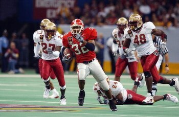 NEW ORLEANS - JANUARY 1:  Tailback Musa Smith #32 of the University of Georgia Bulldogs carries the ball during the Nokia Sugar Bowl game against the Florida State University Seminoles at the Louisiana Superdome on January 1, 2003 in New Orleans, Louisian