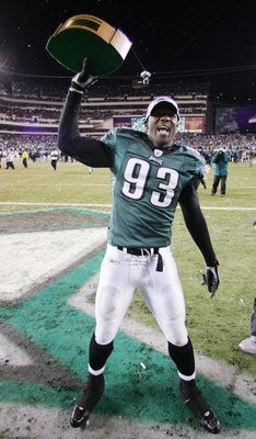 PHILADELPHIA - JANUARY 23:  Defense end Jevon Kearse #93 of the Philadelphia Eagles celebrates with the George Halas NFC Championship trophy after defeating the Atlanta Falcons 27-10 in the NFC Championship game at Lincoln Financial Field on January 23, 2