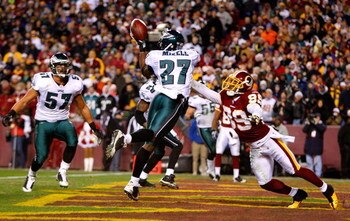 LANDOVER, MD - DECEMBER 21:  Quintin Mikell #27 of the Philadelphia Eagles breaks up a touchdown reception intended for Santana Moss #89 of the Washington Redskins during the game on December 21, 2008 at FedEx Field in Landover, Maryland.  (Photo by Kevin