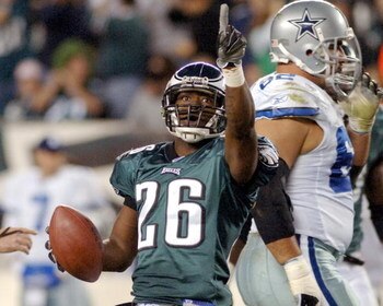 Philadelphia Eagles cornerback Lito Sheppard celebrates a second-quarter interception against the Dallas Cowboys November 14, 2005 at Lincoln Financial Field in Philadelphia.  (Photo by Al Messerschmidt/Getty Images)