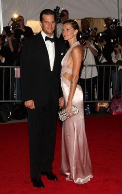 NEW YORK - MAY 05:  NFL player Tom Brady (L) and model Gisele Bundchen arrive at the Metropolitan Museum of Art Costume Institute Gala, Superheroes: Fashion and Fantasy, held at the Metropolitan Museum of Art on May 5, 2008 in New York City.  (Photo by St
