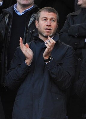 BIRMINGHAM, UNITED KINGDOM - FEBRUARY 21: Chelsea owner Roman Abramovich applauds his team ahead of the Barclays Premier League match between Aston Villa and Chelsea at Villa Park on February 21, 2009 in Birmingham, England.  (Photo by Shaun Botterill/Get