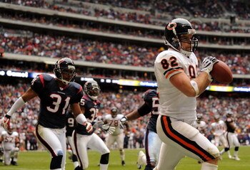 HOUSTON - DECEMBER 28:  Greg Olsen #82 of the Chicago Bears makes a catch for a touchdown in front of Brandon Harrison #31 of the Houston Texans during the second half at the Reliant Stadium on December 28, 2008 in Houston, Texas. The Texans won 31-24.  (