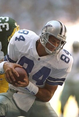 8 OCT 1995:  DALLAS TIGHT END JAY NOVACEK, #84, CATCHES A PASS FROM QUARTERBACK TROY AIKMAN FOR A TOUCHDOWN IN THE FIRST QUARTER OF THE COWBOYS GAME VERSUS THE GREEN BAY PACKERS AT TEXAS STADIUM IN IRVING, TEXAS.  THE COWBOYS WON THE GAME, 34-24. Mandator