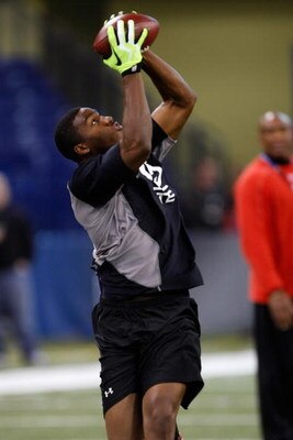 INDIANAPOLIS, IN - FEBRUARY 21:  Tight end Shawn Nelson of Southern Mississippi catches the football during passing drills during the NFL Scouting Combine presented by Under Armour at Lucas Oil Stadium on February 21, 2009 in Indianapolis, Indiana. (Photo