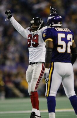 MINNEAPOLIS - DECEMBER 1:  Reggie Kelly #89 of the Atlanta Falcons celebrates after a field goal to put them in the lead against the Minnesota Vikings on December 1, 2002 at the Hubert H. Humphrey Metrodome in Minneapolis, Minnesota. The Atlanta Falcons b