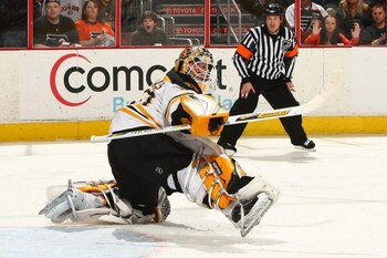 PHILADELPHIA - MARCH 29: Goalkeeper Tim Thomas #30 of the Boston Bruins makes a save against the Philadelphia Flyers at the Wachovia Center on March 29, 2009 in Philadelphia, Pennsylvania.  (Photo by Chris McGrath/Getty Images)