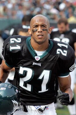 PHILADELPHIA, PA -SEPTEMBER 25: Cornerback Matt Ware #21 of the Philadelphia Eagles looks on against the Oakland Raiders during their game on September 25, 2005 at Lincoln Financial Field in Philadelphia, Pennsylvannia.The Eagles defeated the Raiders 23-2