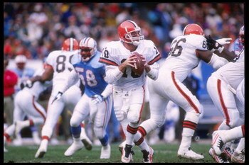 5 Nov 1995: Quarterback Eric Zeier of the Cleveland Browns looks to pass the ball during a game against the Houston Oilers at Cleveland Stadium in Cleveland, Ohio. The Oilers won the game, 37-10.