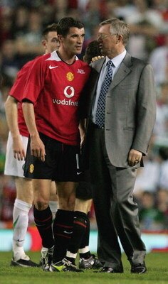 MANCHESTER, UNITED KINGDOM - MAY 09:  Roy Keane of Celtic chats with Sir Alex Ferguson of Manchester United after the Roy Keane Testimonial match between Manchester United and Celtic at Old Trafford on May 9, 2006 in Manchester, England.  (Photo by Lauren