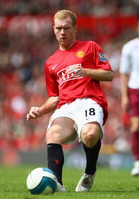 MANCHESTER, UNITED KINGDOM - MAY 03:  Paul Scholes of Manchester United in action during the Barclays Premier League match between Manchester United and West Ham United at Old Trafford on May 3, 2008 in Manchester, England. (Photo by Clive Mason/Getty Ima
