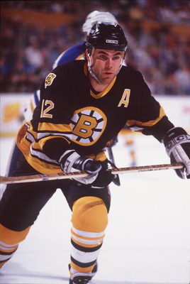 9 APR 1995:  ADAM OATES OF BOSTON IN ACTION DURING THE BRUINS GAME VERSUS THE BUFFALO SABRES AT THE AUD IN BUFFALO, NEW YORK. Mandatory Credit: Rick Stewart/ALLSPORT