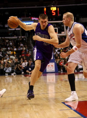 LOS ANGELES - NOVEMBER 12: Spencer Hawes #31 of the Sacramento Kings drives around Chris Kaman #35 of the Los Angeles Clippers on November 12, 2008 at Staples Center in Los Angeles, California. The Kings won 103-98.   NOTE TO USER: User expressly acknowle