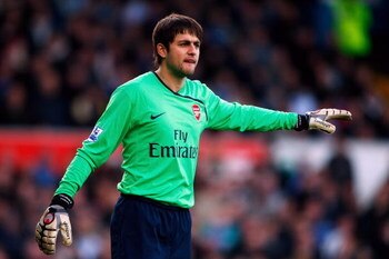 CARDIFF, UNITED KINGDOM - JANUARY 25:  Lukasz Fabianski of Arsenal gives team mates instructions during the FA Cup 4th Round match sponsored by E.on between Cardiff City and Arsenal at Ninian Park on January 25, 2009 in Cardiff, Wales.  (Photo by Stu Fors