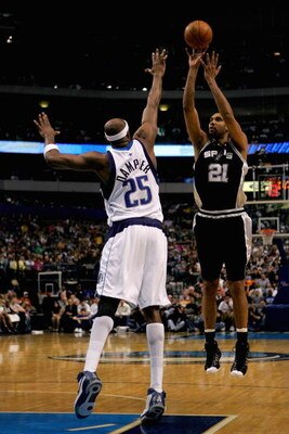 DALLAS - MARCH 23:  Tim Duncan #21 of the San Antonio Spurs shoots over Erick Dampier #25 of the Dallas Mavericks during the game on March 23, 2008 at American Airlines Center in Dallas, Texas.  The Spurs won 88-81.  NOTE TO USER: User expressly acknowled