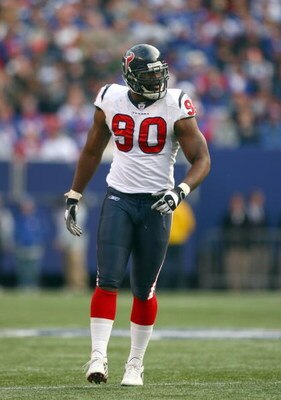 EAST RUTHERFORD,NJ - NOVEMBER 5: Mario Williams #90 of the Houston Texans walks on the field during the game against the New York Giants during their game on November 5, 2006 at Giants Stadium in East Rutherford, New Jersey. (Photo by: Al Bello/Getty Imag
