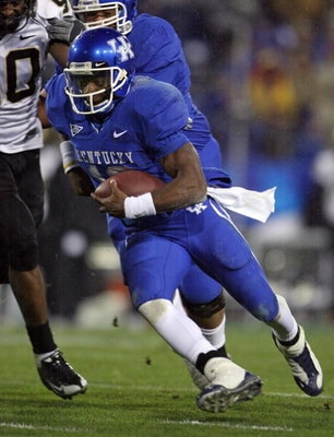 LEXINGTON, KY - NOVEMBER 15:  Randall Cobb #18 of the Kentucky Wildcats runs with the ball during the game against the Vanderbilt Commodores on November 15, 2008 at Commonwealth Stadium in Lexington, Kentucky.  (Photo by Andy Lyons/Getty Images)