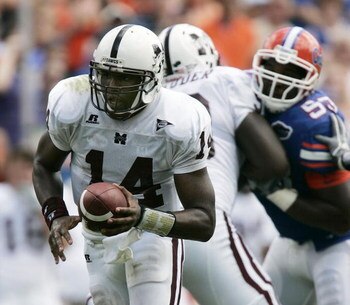 GAINESVILLE, FL - OCTOBER 8:  Quarterback Omarr Conner #14 of Mississippi State looks to hand off against the University of Florida in the second quarter on October 8, 2005 at Ben Hill Griffin Stadium in Gainesville, Florida.  (Photo by Eliot J. Schechter
