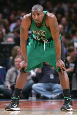 NEW YORK - FEBRUARY 06: Kendrick Perkins #43 of the Boston Celtics waits on court against the New York Knicks at Madison Square Garden on February 6, 2009 in New York City. NOTE TO USER: User expressly acknowledges and agrees that, by downloading and/or