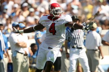 PASADENA, CA - SEPTEMBER 27:  Damion Owens #4 of the Frenso State Bulldogs celebrates a defensive play against the UCLA Bruins during the game on September 27, 2008 at the Rose Bowl in Pasadena, California.  (Photo by Stephen Dunn/Getty Images)
