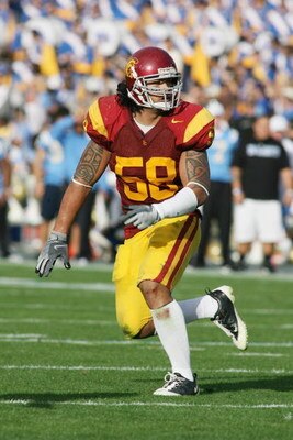 PASADENA, CA - DECEMBER 6:  Rey Maualuga #58 of the USC Trojans pursues the play against the UCLA Bruins on December 6, 2008 at the Rose Bowl in Pasadena, California.  USC won 28-7.  (Photo by Jeff Golden/Getty Images)