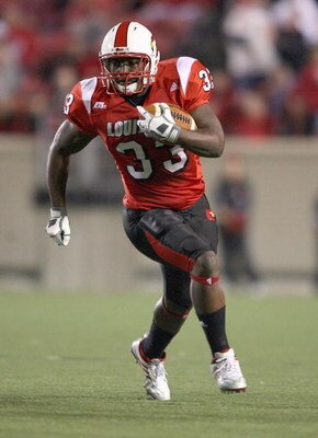 LOUISVILLE, KY - NOVEMBER 14:  Bilal Powell #33 of the Louisville Cardinals carries the ball during the Big East Conference game against the Cincinnati Bearcats on November 14, 2008 at  Papa John's Stadium in Louisville, Kentucky.  (Photo by Andy Lyons/Ge